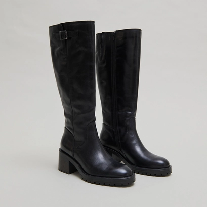 Boots with notched soles in black leather | cecilien