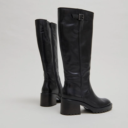 Boots with notched soles in black leather | cecilien