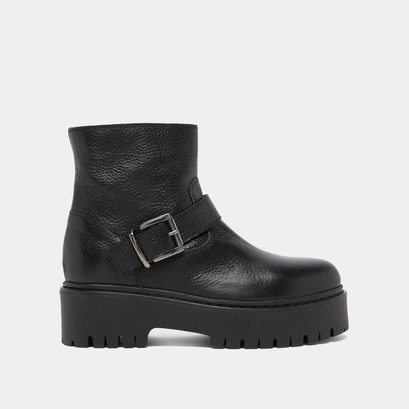 Lowboots with notched soles and buckles in black grained leather | rana