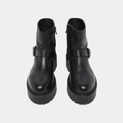 Lowboots with notched soles and buckles in black grained leather | rana