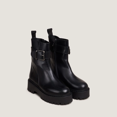 Ankle boots with notched soles in black leather | randy