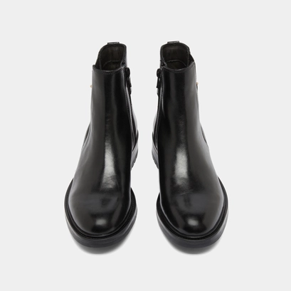 Lowboots with notched heels in black leather | gabin
