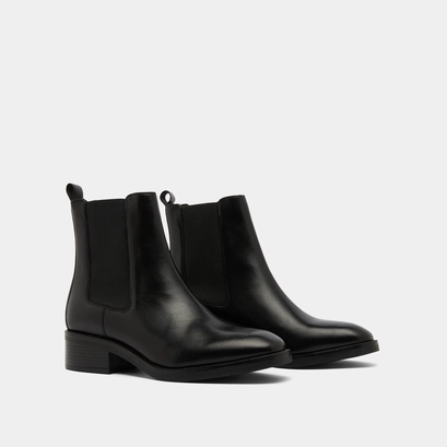 Lowboots with elastics in black leather | gabrielle