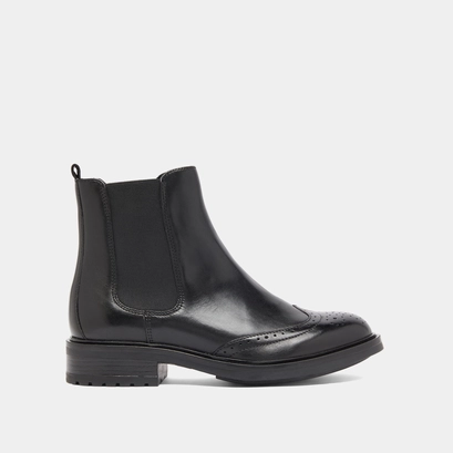 Lowboots with elastic straps and openwork details in black leather | gaddy