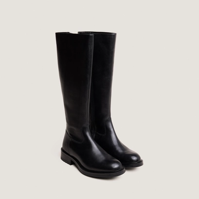 Boots with notched heels in black leather | graciana