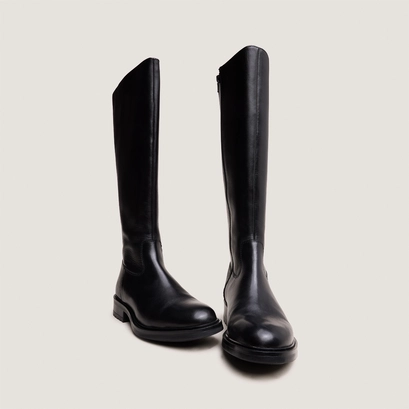 Boots with notched heels in black leather | graciana