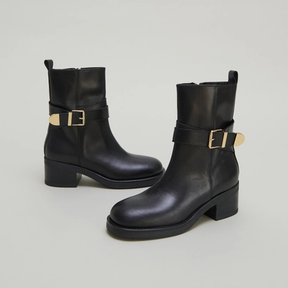 Buckle ankle boots in black leather | ima