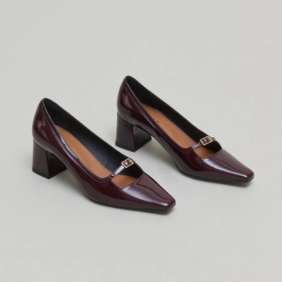Heeled mary jane with pointed toes in burgundy patent | diola