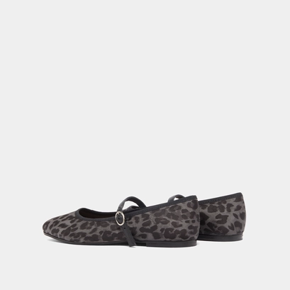 Ballet flats with strap in grey leopard textile | douceur