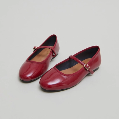 Ballet flats with strap in carmine red pleated leather | DOUCEUR