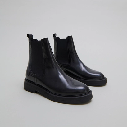 Lowboots with rounded toes in grey glazed leather | agen