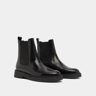 Lowboots with rounded toes in grey glazed leather | agen
