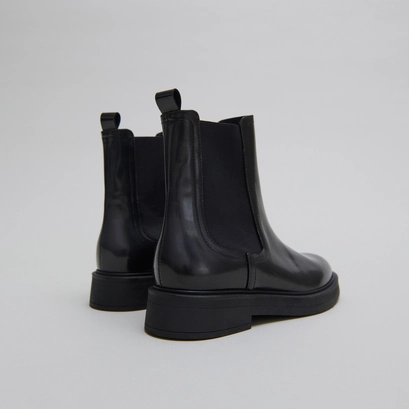 Lowboots with rounded toes in grey glazed leather | agen