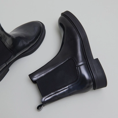 Lowboots with rounded toes in grey glazed leather | agen