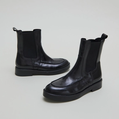 Lowboots with elastics in black leather | allan