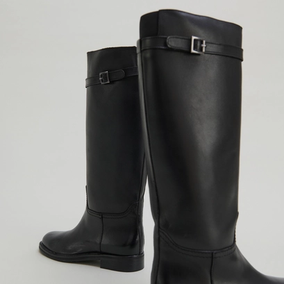 High boots in black leather | romane