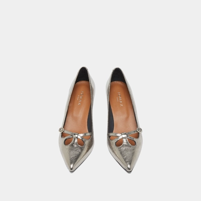 Cross-strap pumps in dark metallic leather | douchka