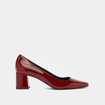 Heeled pumps in carmine red patent | dulina