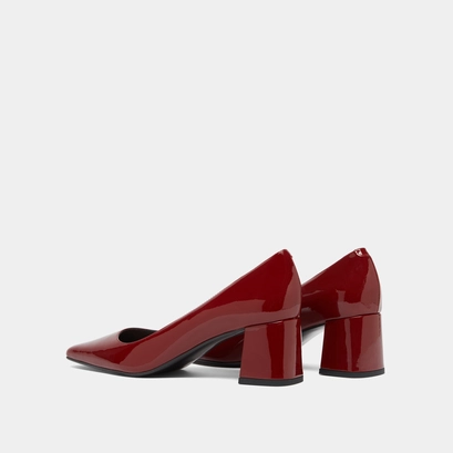 Heeled pumps in carmine red patent | dulina