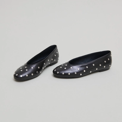 Ballet flats with silver details in black leather | dania
