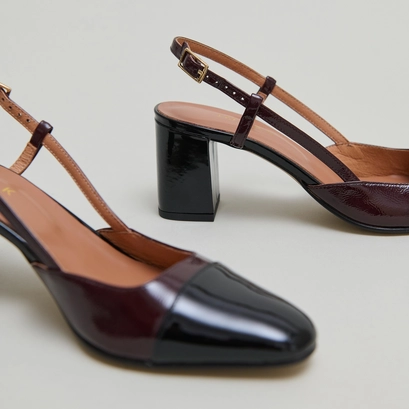 Heeled slingbacks in black patent leather and burgundy pleated patent | DHAPOP
