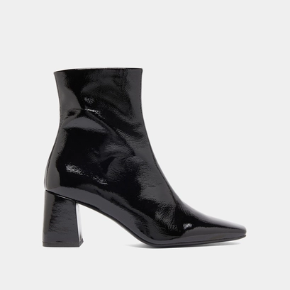 Pointed-toe ankle boots in black pleated patent | dalibar