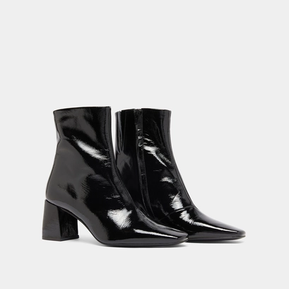 Pointed-toe ankle boots in black pleated patent | dalibar
