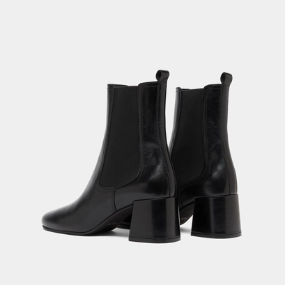 Ankle boots with heels and elastics in black leather | denon