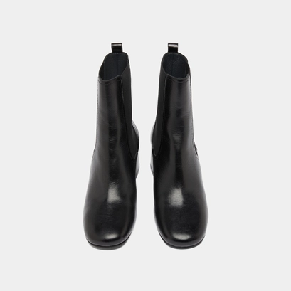 Ankle boots with heels and elastics in black leather | denon