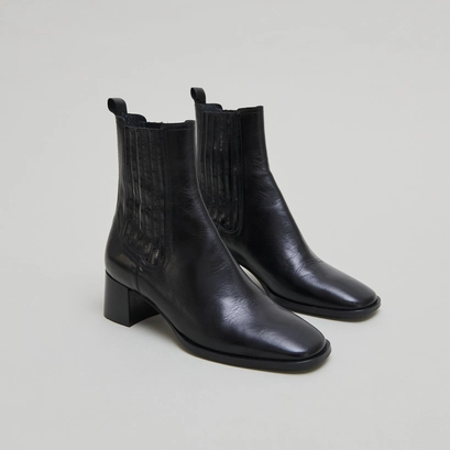 Gathered ankle boots in black leather | dingo