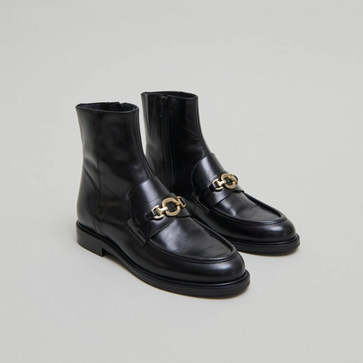 Lowboots with gold bits in black leather | divok