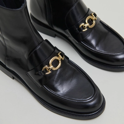 Lowboots with gold bits in black leather | divok