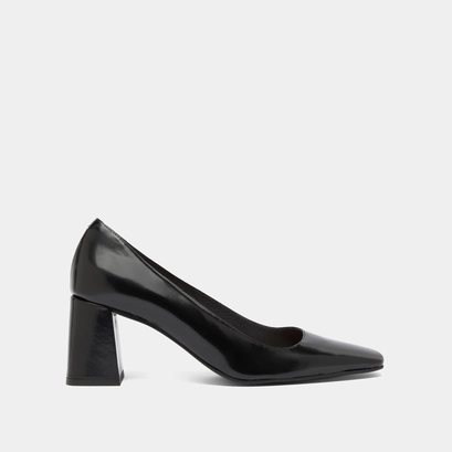 Wide-heeled pumps in black glazed leather | dodeme