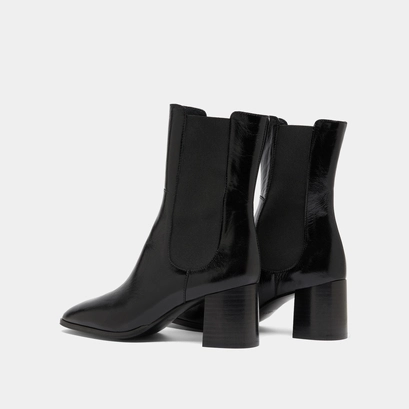 Ankle boots with elastics in black shiny leather | ducha