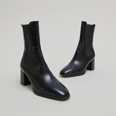 Ankle boots with elastics in black shiny leather | ducha