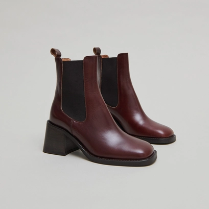 Ankle boots with elastic straps and thick heels in brown patinated leather | duck