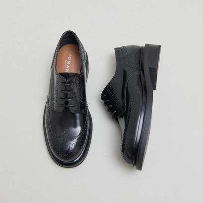 Openwork derbies in black glazed leather | duermo