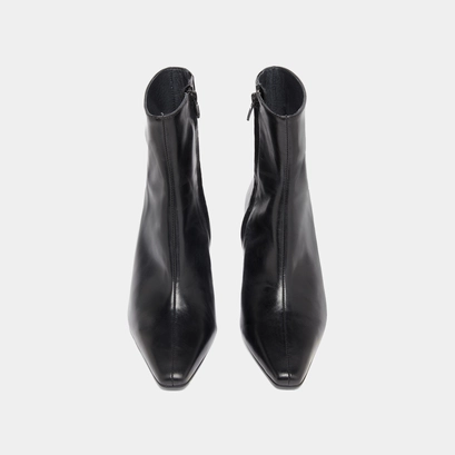 Ankle boots with wide heels in black leather | dyonisos