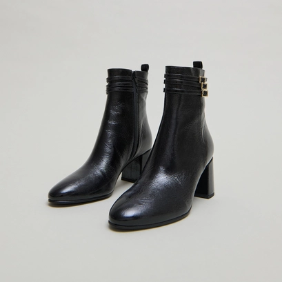 Buckle details ankle boots in black pleated patent | durano