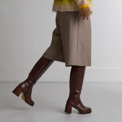 Heeled platform boots in brown distressed leather | vaneo