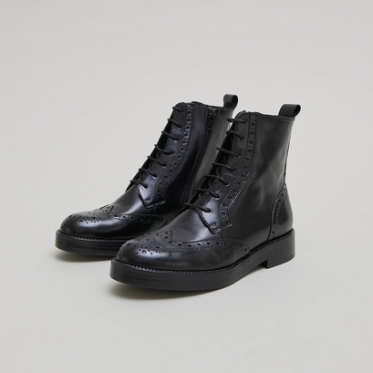 Lowboots with laces in black leather | ari