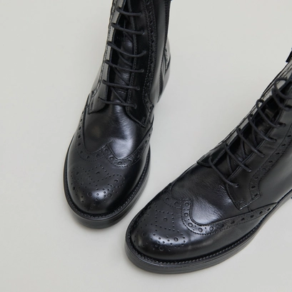 Lowboots with laces in black leather | ari