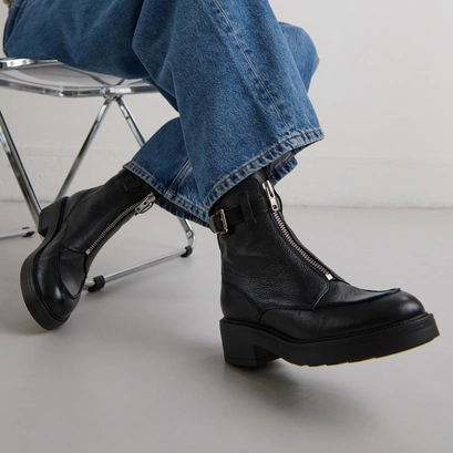 Lowboots with zips in grained leather and black leather | ario