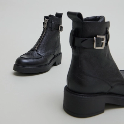 Lowboots with zips in grained leather and black leather | ario