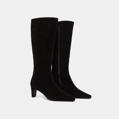 Heeled boots with pointed toes in black suede | danou