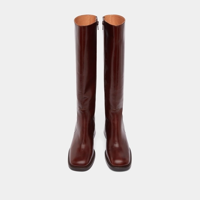 Heeled boots with squared toes in brown leather | diou