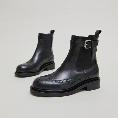 Lowboots with buckles in black leather | douby