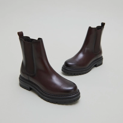 Low boots with notched and elastic soles in red-brown leather | adalard