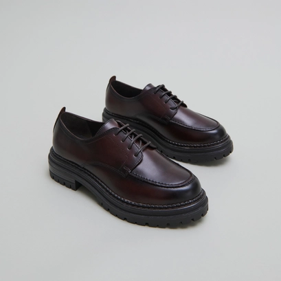 Derbies with notched soles red brown
