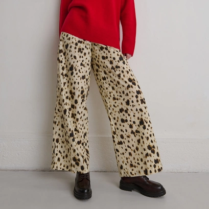 Derbies with notched soles red brown